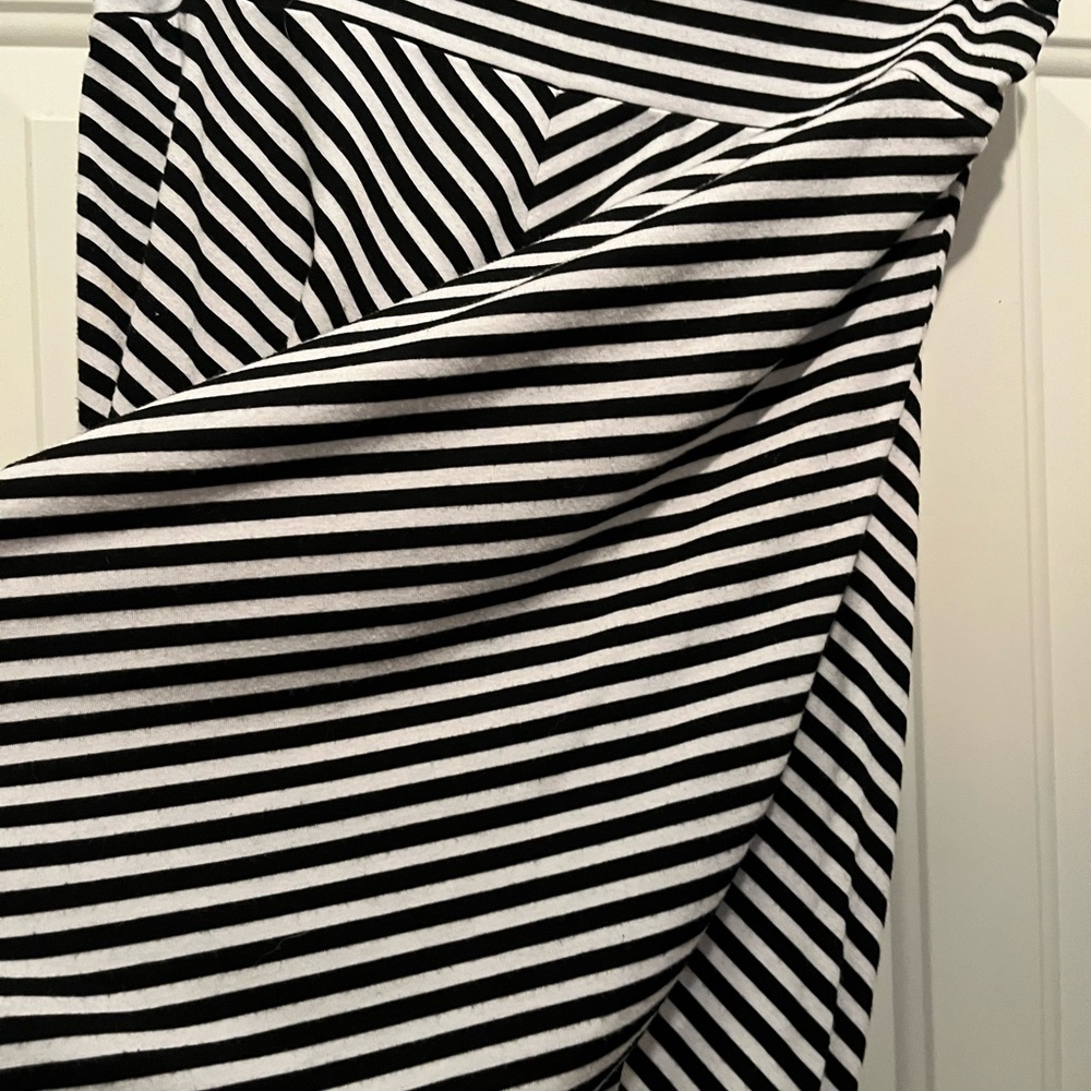 Faded Glory Black and White A-Line Skirt with a Wide Waist Band - Picture 3 of 4
